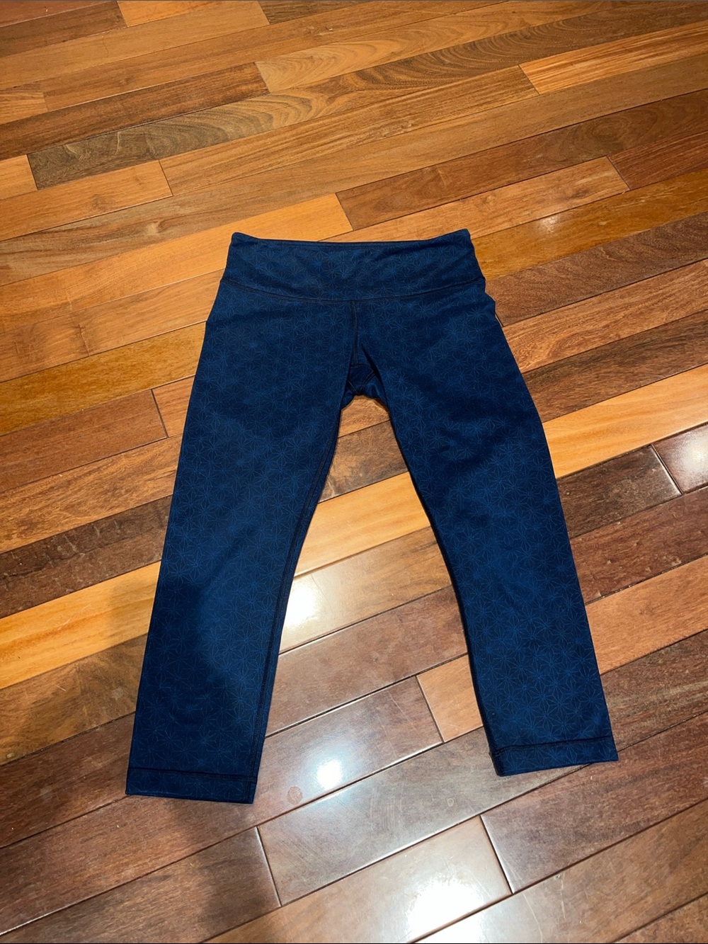Lululemon Blue Patterned Cropped Leggings with Wide Comfort Waistband